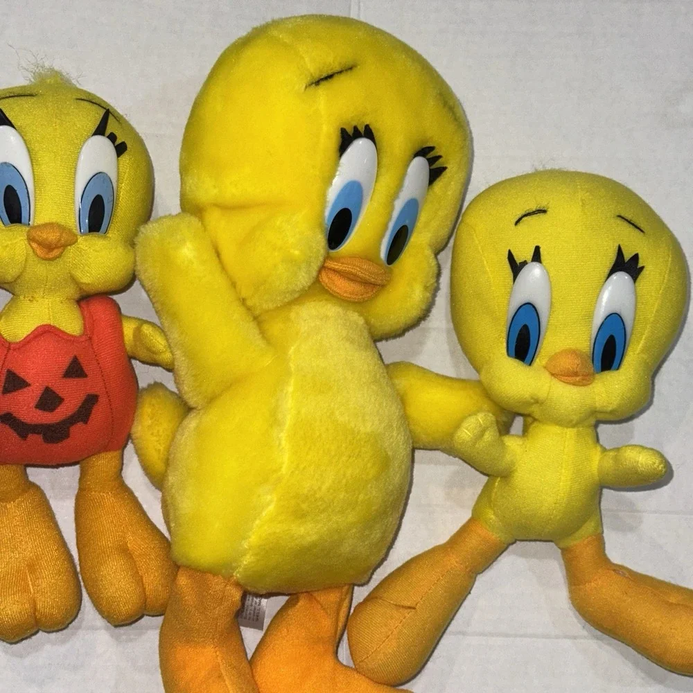Lot Of 1990's (4)Vintage Tweety Bird & (1)Sylvester Cat Stuffed Animal Lot